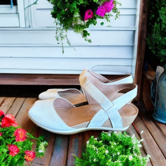 Dansko Cream Leather Vera Wedge Sandals Size 40. - Picture 10 of 11